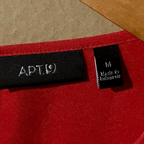 Like New APT. 9 Size Medium Long Sleeve Top in Candy Apple Red. - Picture 3 of 6